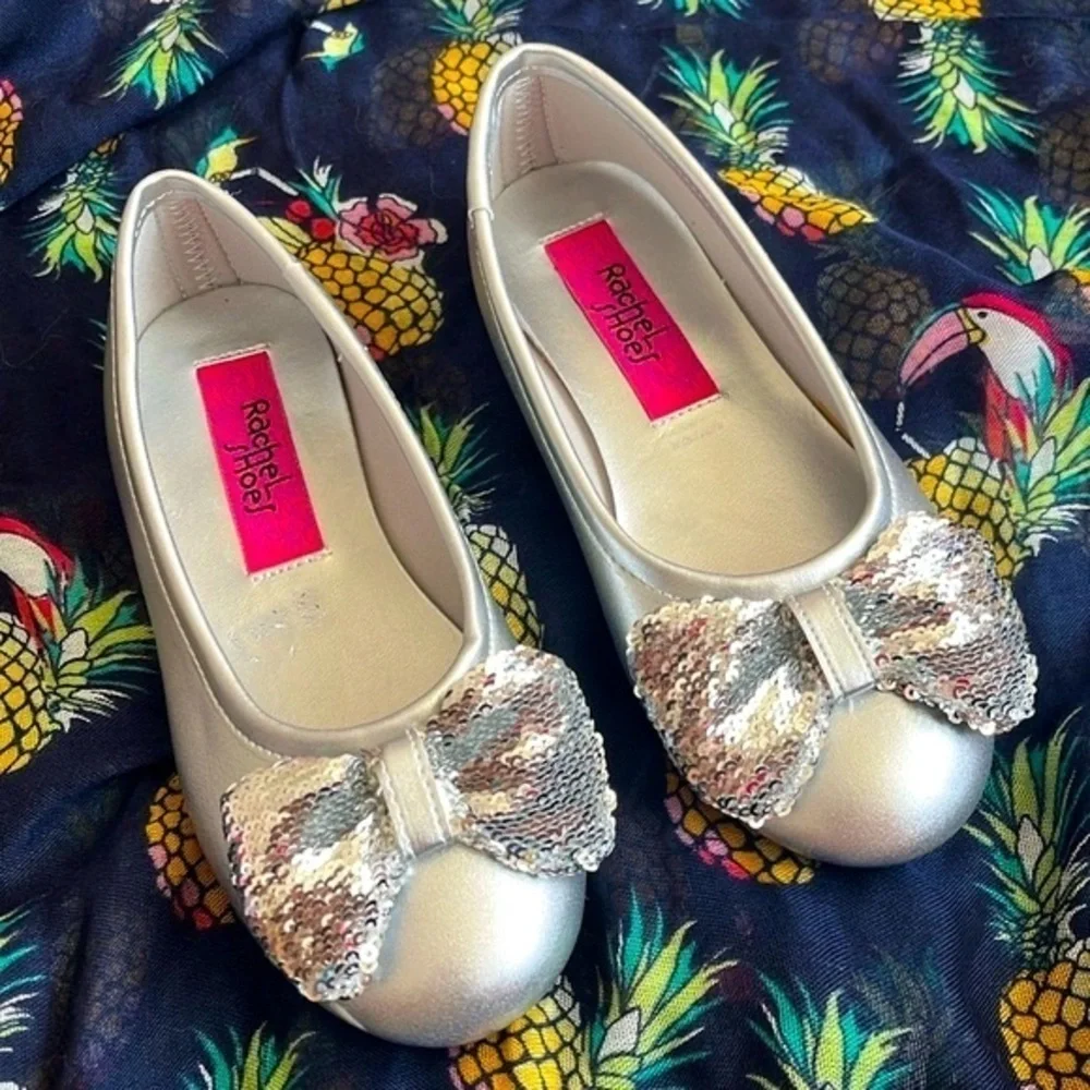 Brand New Rachel Shoes Gabriella Slip On Silver Flats Sequin Bows Round Toe